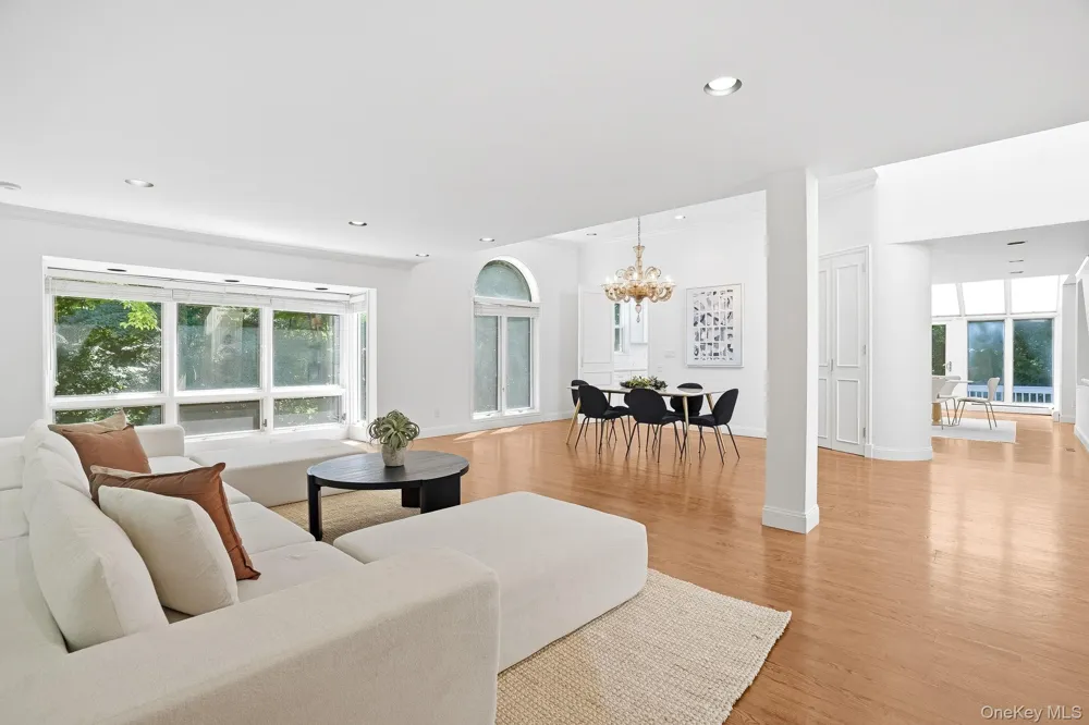 12 Hearthstone Circle Scarsdale, NY 10583