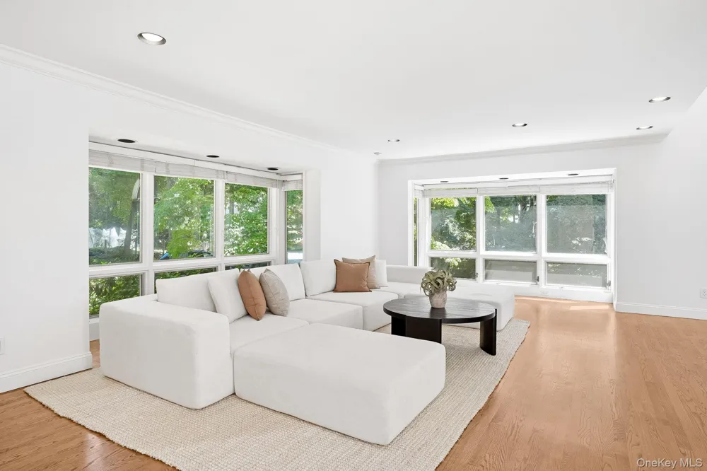 12 Hearthstone Circle Scarsdale, NY 10583