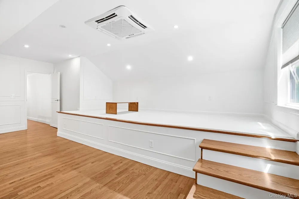 12 Hearthstone Circle Scarsdale, NY 10583