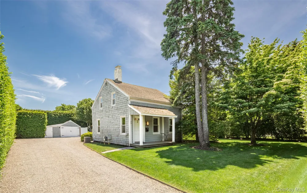 98 Powell Avenue Southampton, NY 11968