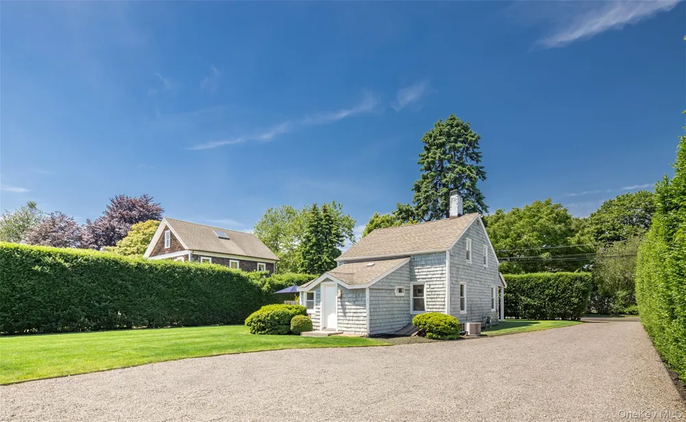 98 Powell Avenue Southampton, NY 11968