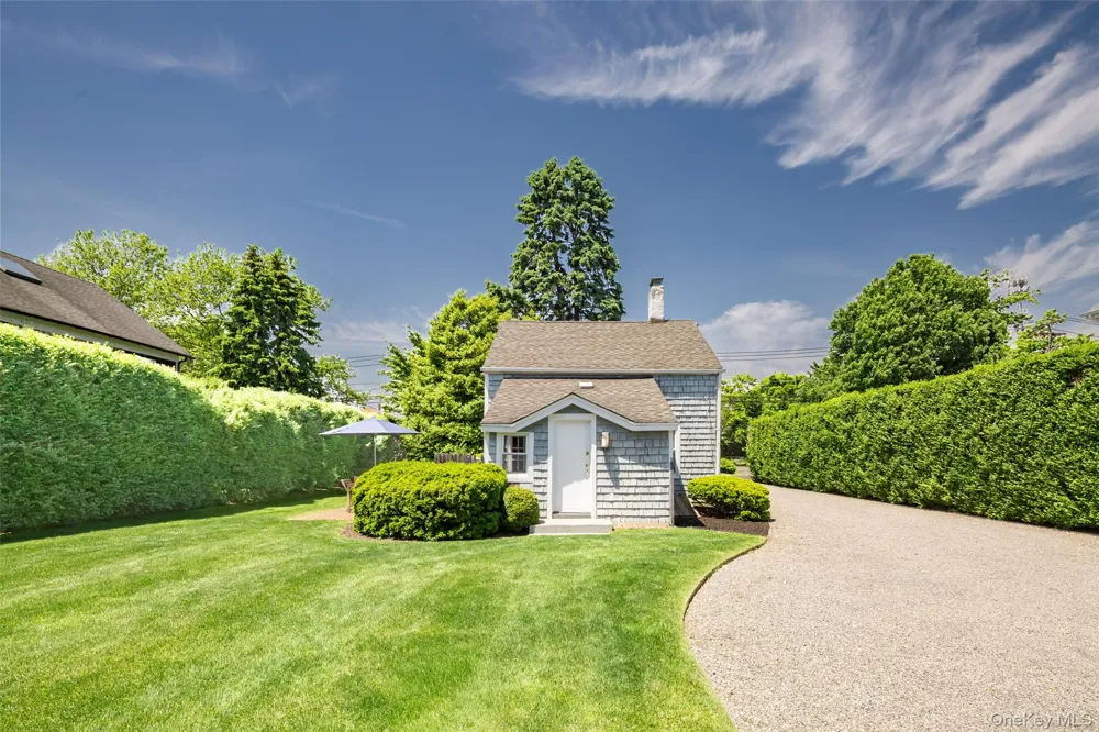98 Powell Avenue Southampton, NY 11968