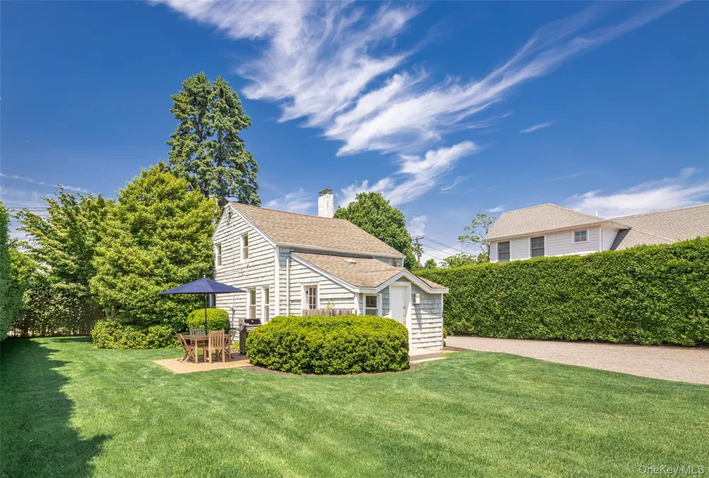 98 Powell Avenue Southampton, NY 11968