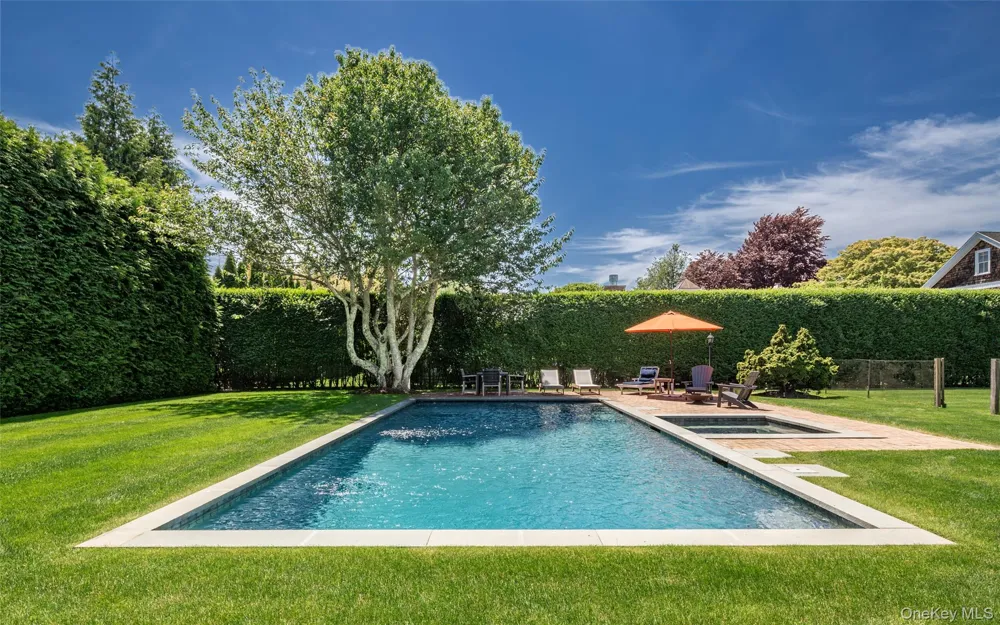 98 Powell Avenue Southampton, NY 11968