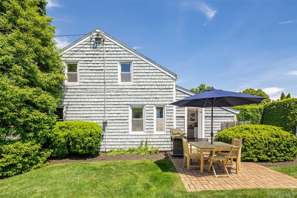 98 Powell Avenue Southampton, NY 11968