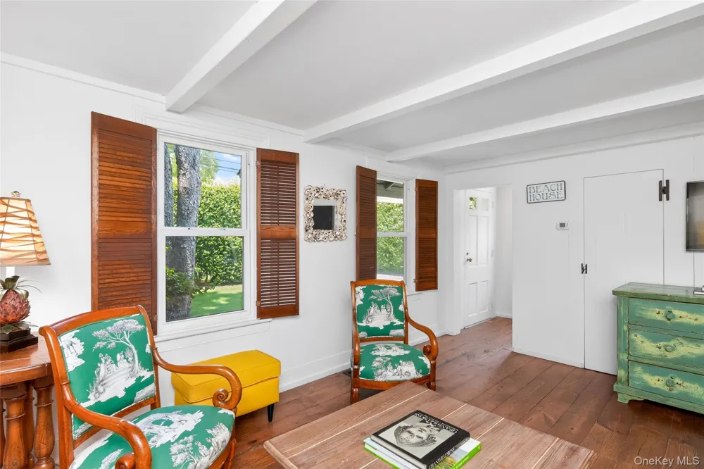 98 Powell Avenue Southampton, NY 11968