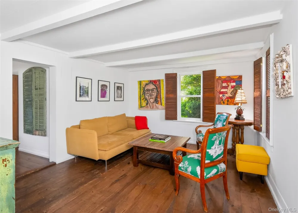 98 Powell Avenue Southampton, NY 11968