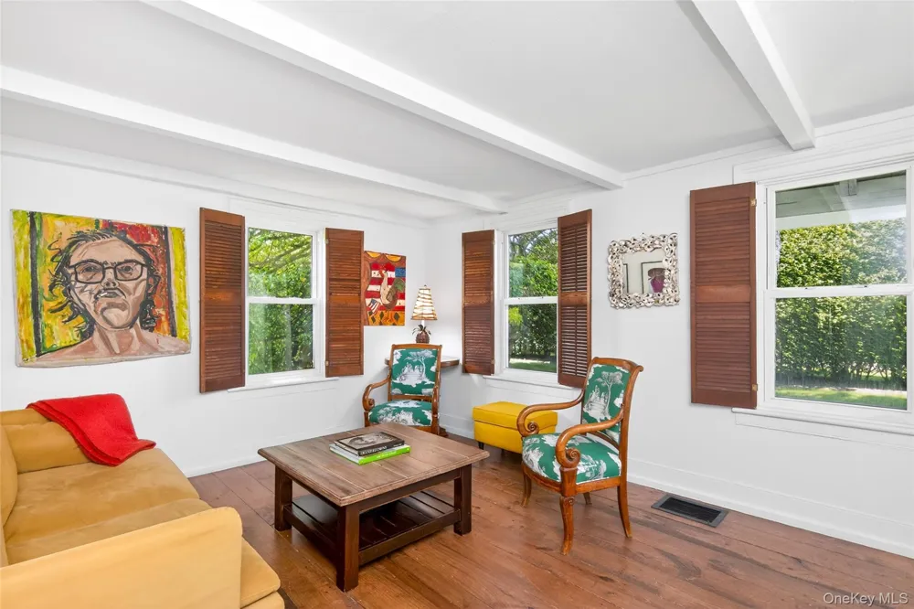 98 Powell Avenue Southampton, NY 11968
