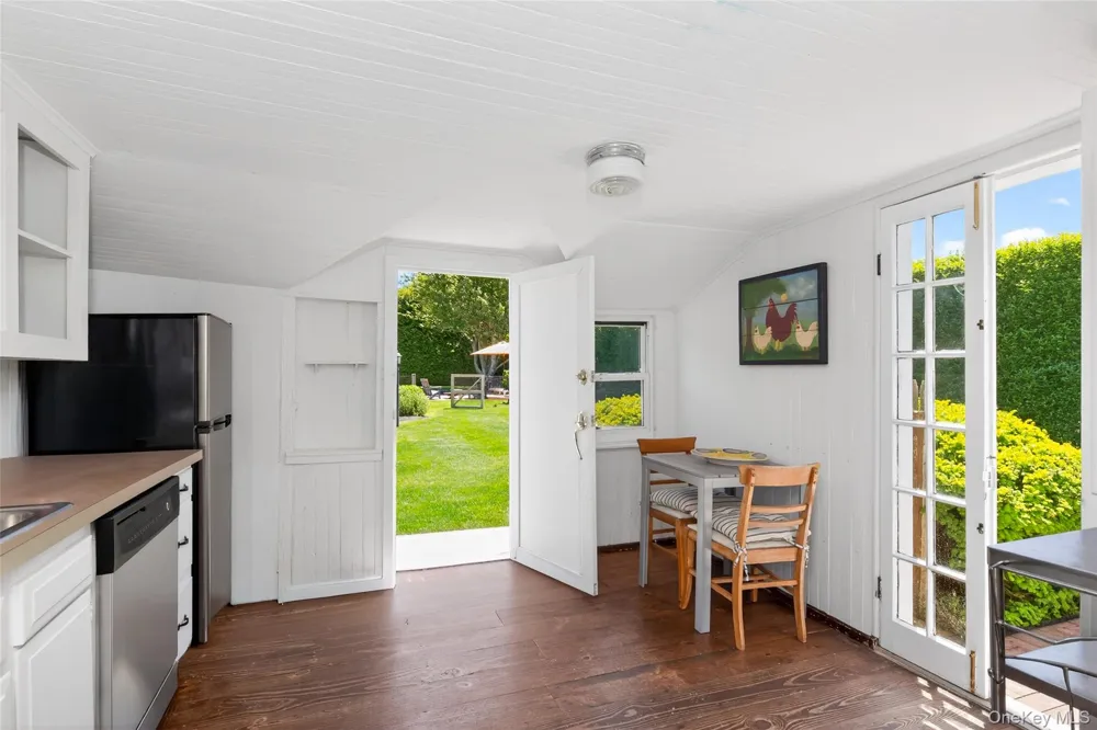 98 Powell Avenue Southampton, NY 11968