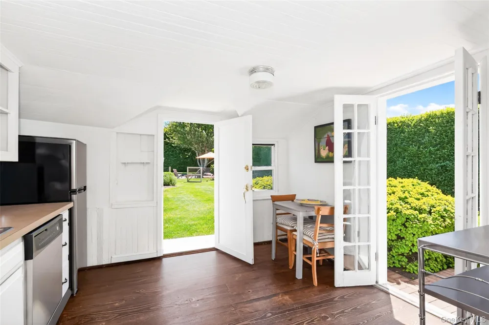 98 Powell Avenue Southampton, NY 11968