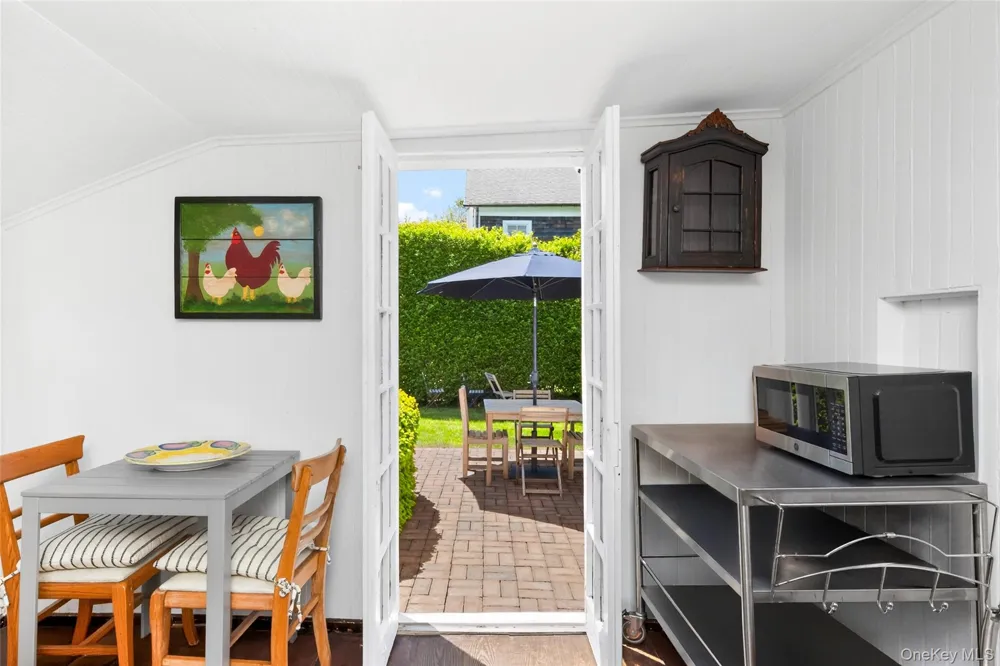 98 Powell Avenue Southampton, NY 11968