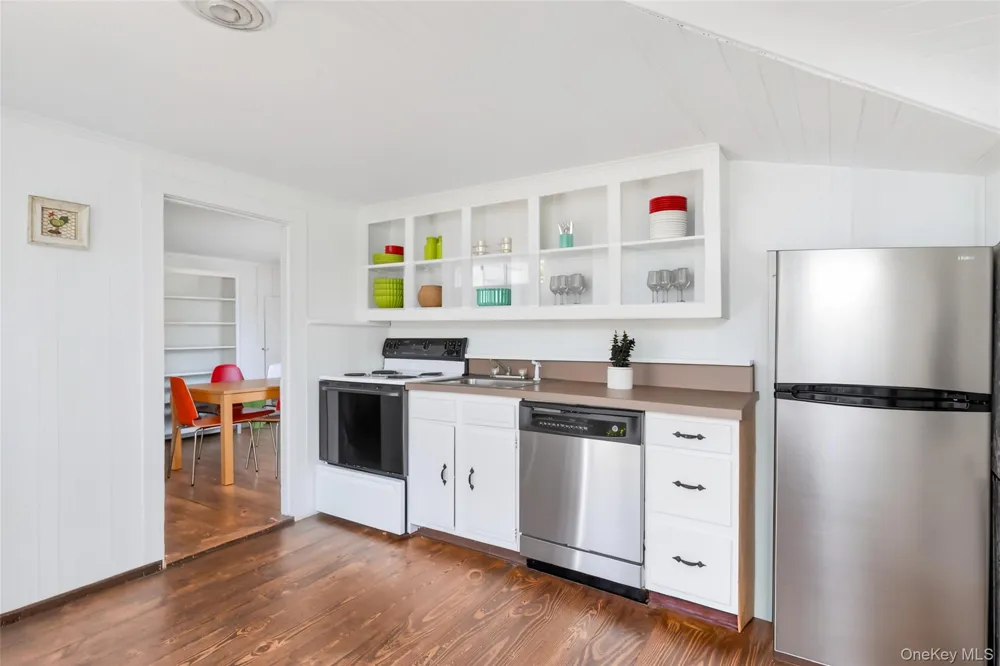 98 Powell Avenue Southampton, NY 11968