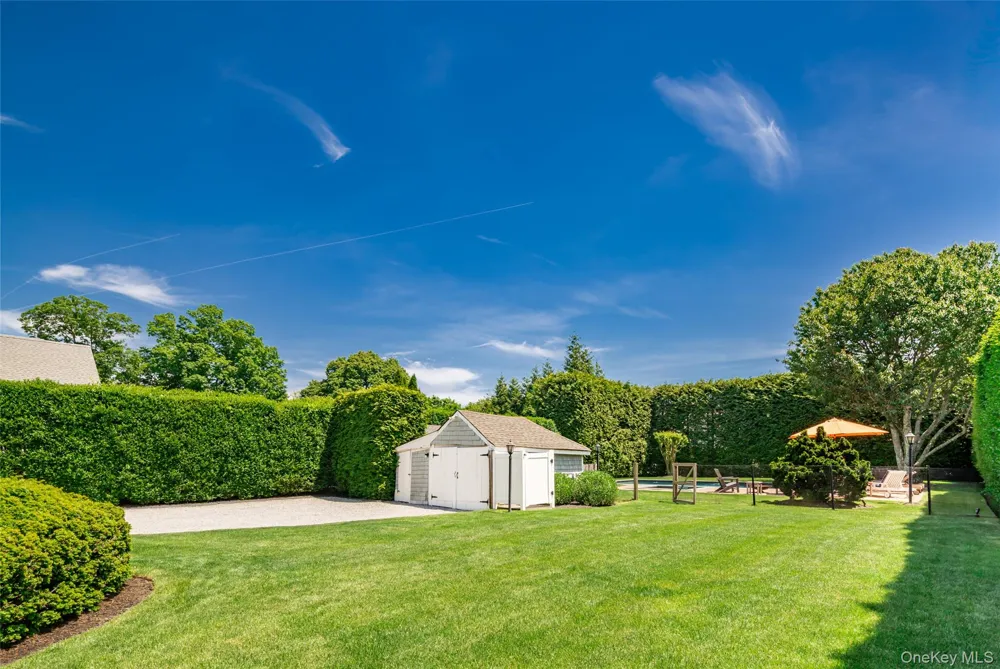 98 Powell Avenue Southampton, NY 11968