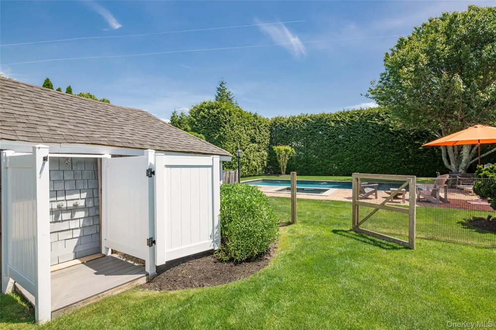 98 Powell Avenue Southampton, NY 11968