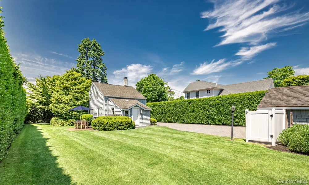 98 Powell Avenue Southampton, NY 11968