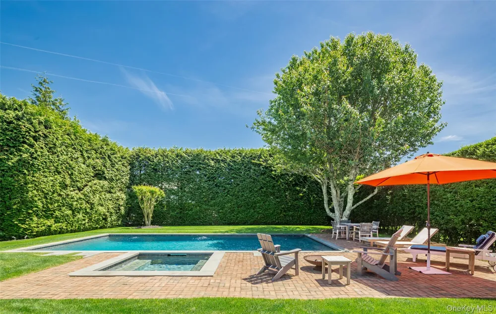 98 Powell Avenue Southampton, NY 11968