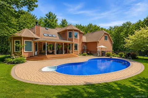 6 Foxwood Road