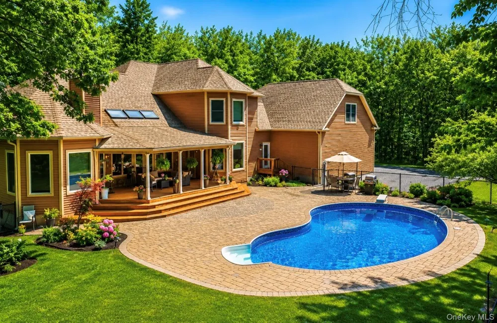 6 Foxwood Road New Paltz, NY 12561