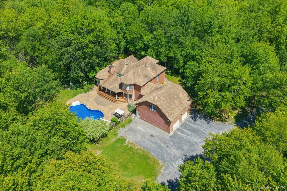 6 Foxwood Road New Paltz, NY 12561