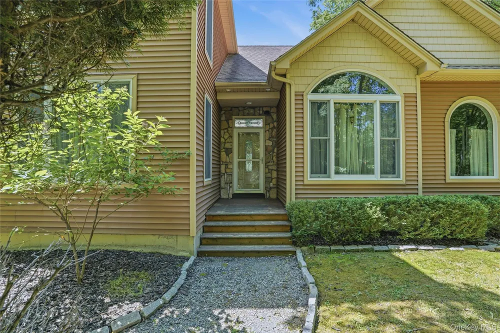 6 Foxwood Road New Paltz, NY 12561