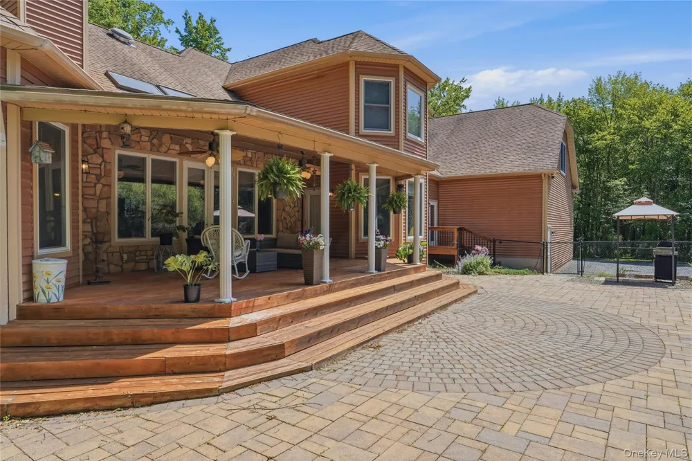 6 Foxwood Road New Paltz, NY 12561