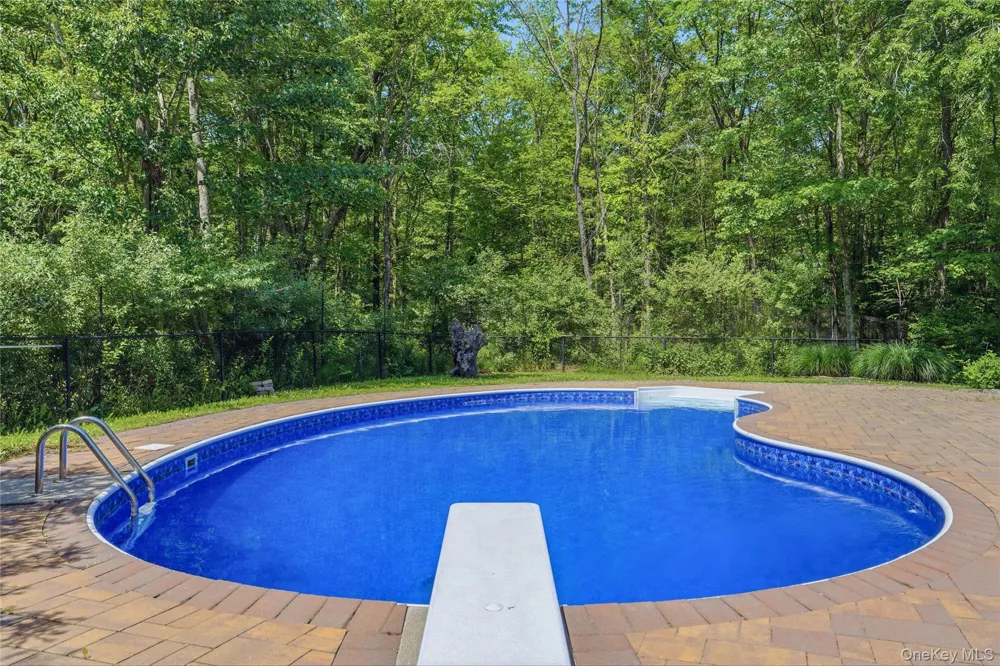 6 Foxwood Road New Paltz, NY 12561