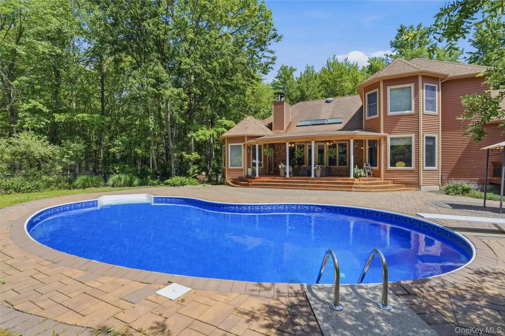 6 Foxwood Road New Paltz, NY 12561