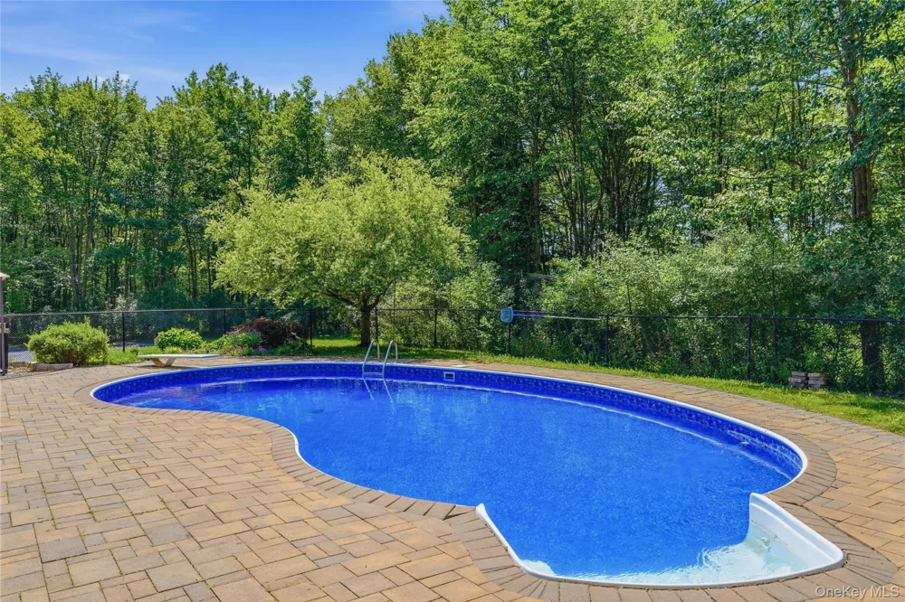 6 Foxwood Road New Paltz, NY 12561