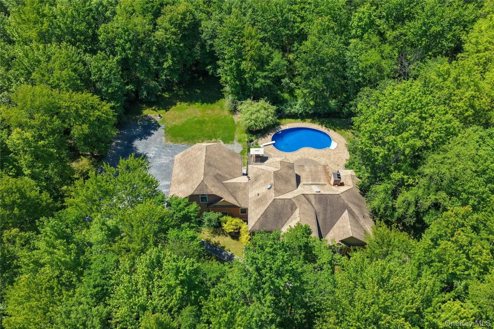 6 Foxwood Road New Paltz, NY 12561