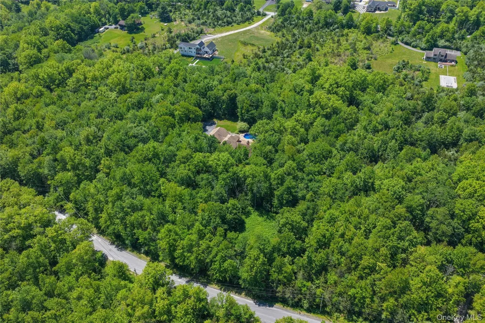 6 Foxwood Road New Paltz, NY 12561