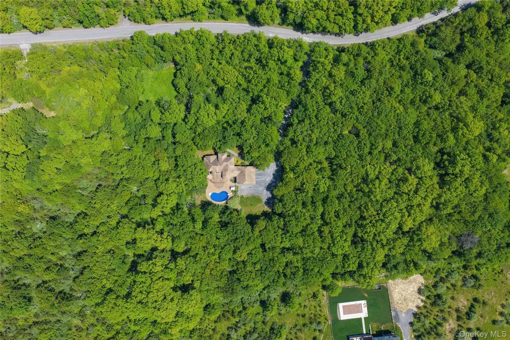 6 Foxwood Road New Paltz, NY 12561