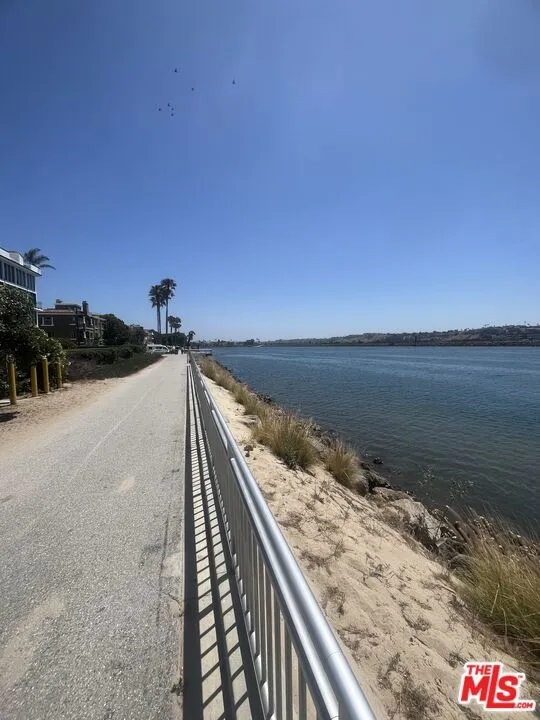 21 Via Marina #7 Marina del Rey, CA 90292