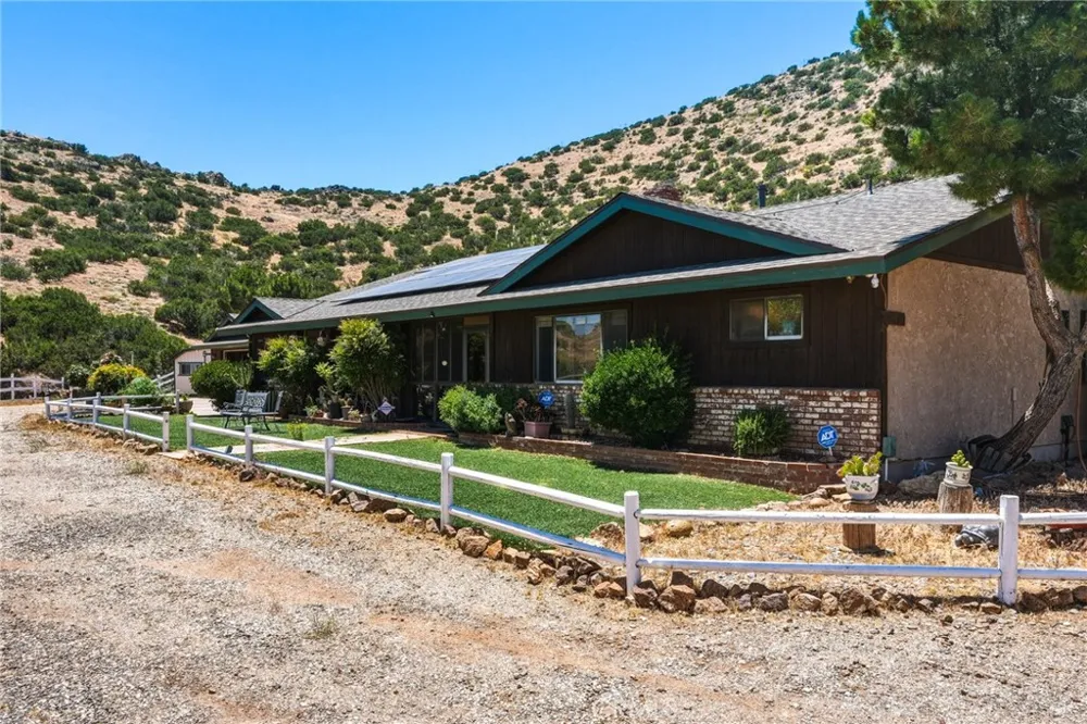 1661 Twin Butte Acton, CA 93551