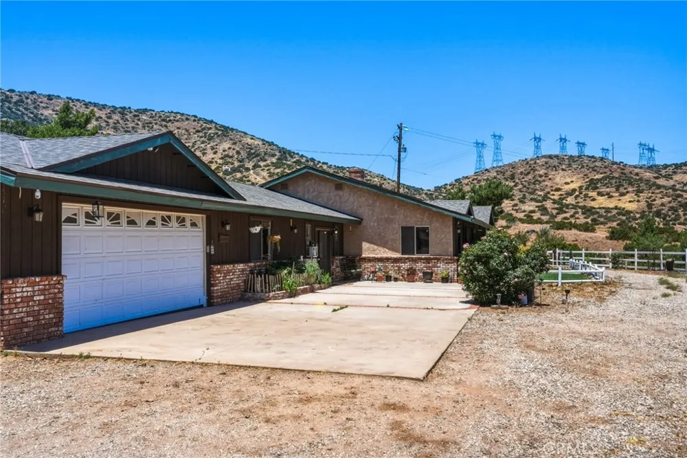 1661 Twin Butte Acton, CA 93551
