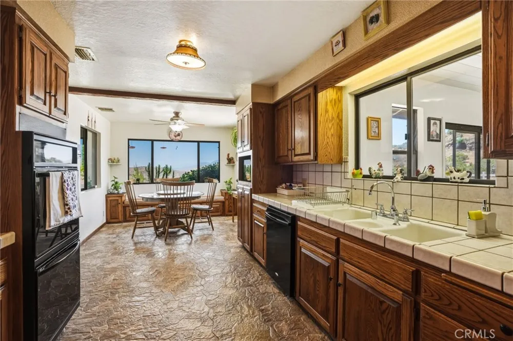 1661 Twin Butte Acton, CA 93551