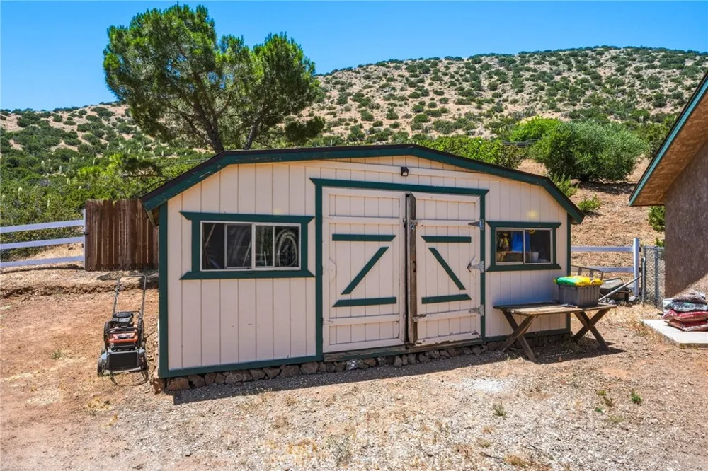 1661 Twin Butte Acton, CA 93551