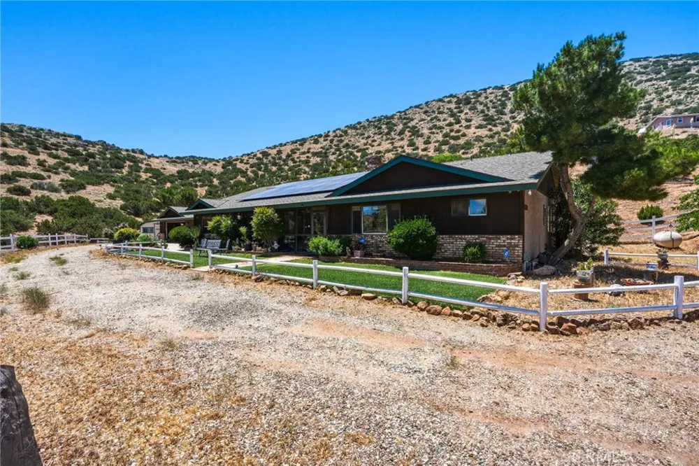 1661 Twin Butte Acton, CA 93551