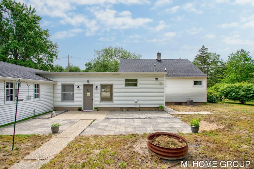 14581 Riley Street Park Township, MI 49424