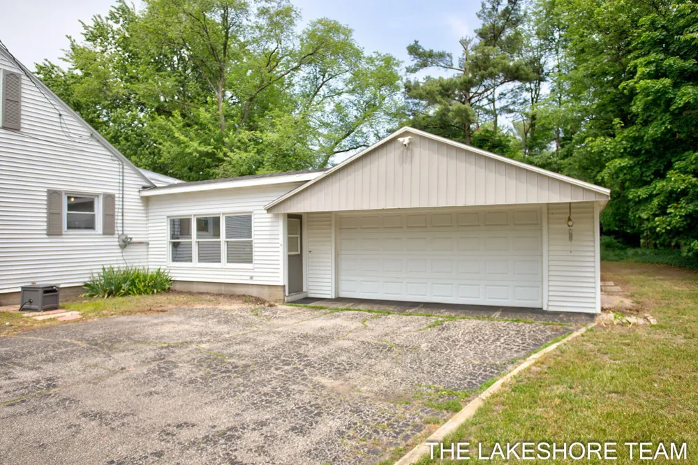 14581 Riley Street Park Township, MI 49424