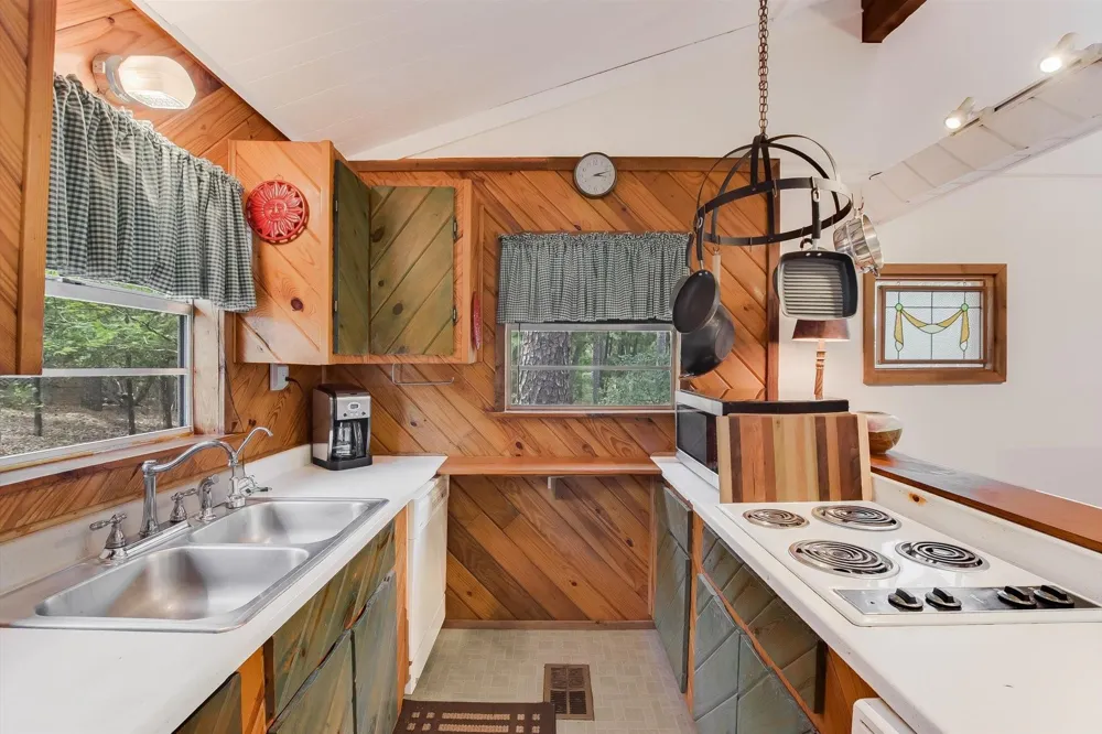 124 Broken Bow Road La Grange, TX 78945