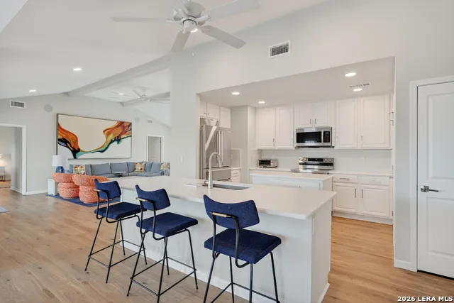 29 Whooping Crane Ln Rockport, TX 78382
