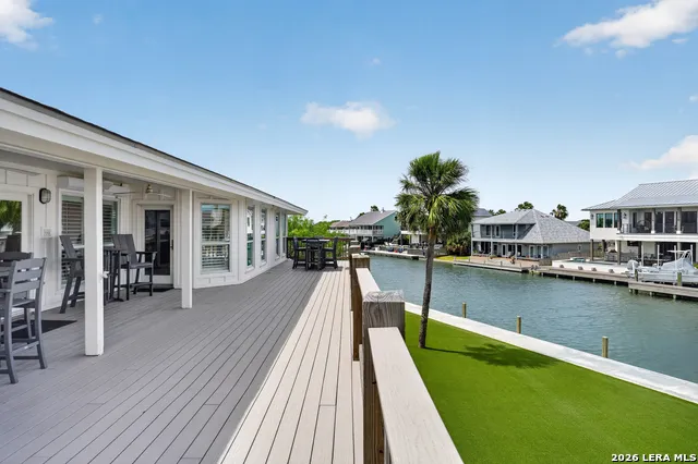 29 Whooping Crane Ln Rockport, TX 78382