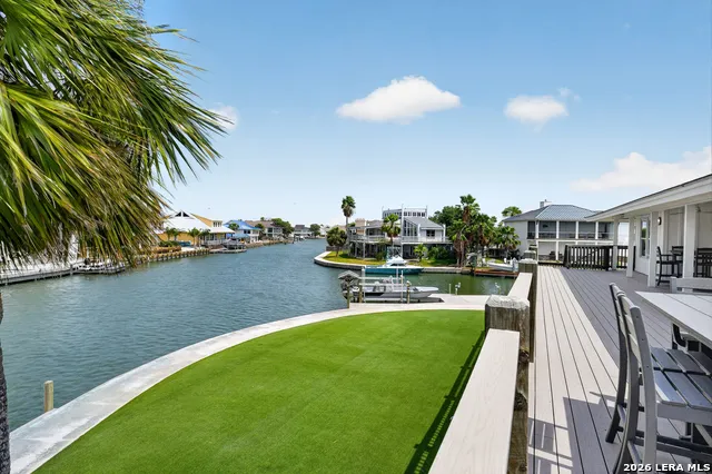 29 Whooping Crane Ln Rockport, TX 78382