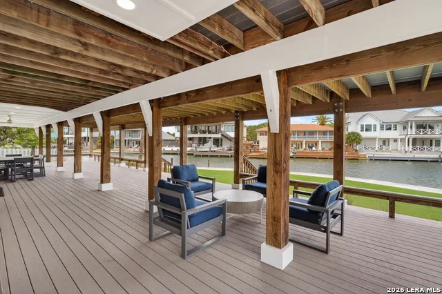 29 Whooping Crane Ln Rockport, TX 78382