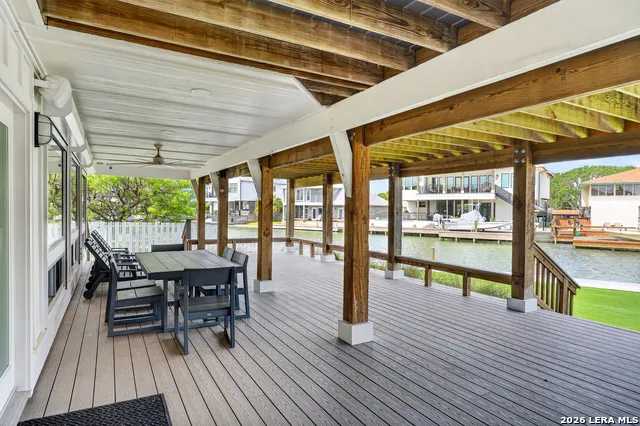 29 Whooping Crane Ln Rockport, TX 78382
