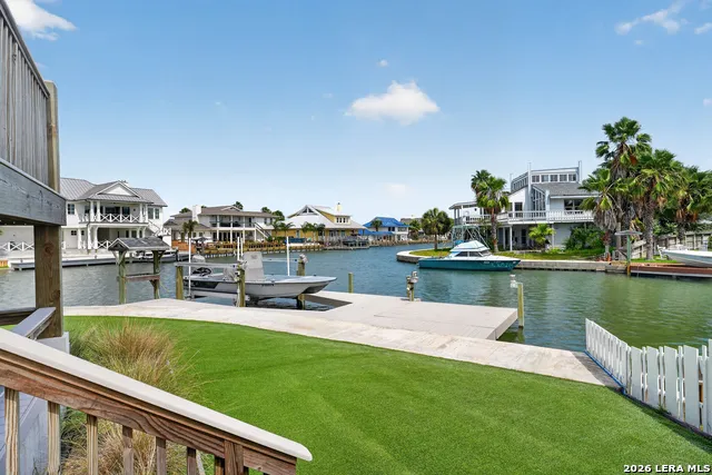 29 Whooping Crane Ln Rockport, TX 78382