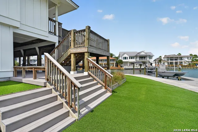 29 Whooping Crane Ln Rockport, TX 78382
