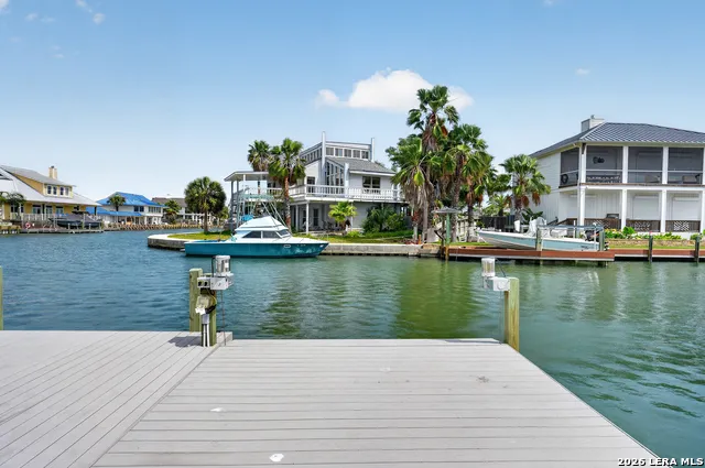 29 Whooping Crane Ln Rockport, TX 78382
