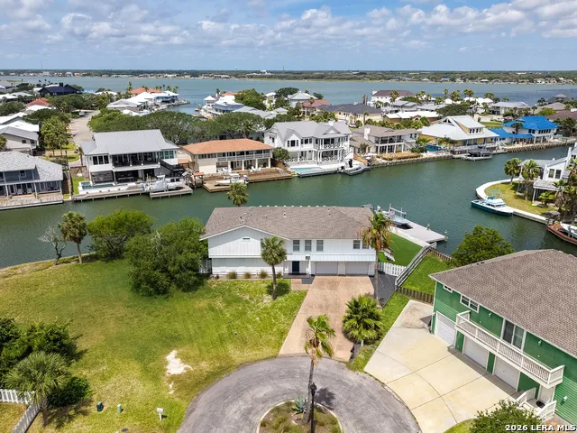 29 Whooping Crane Ln Rockport, TX 78382
