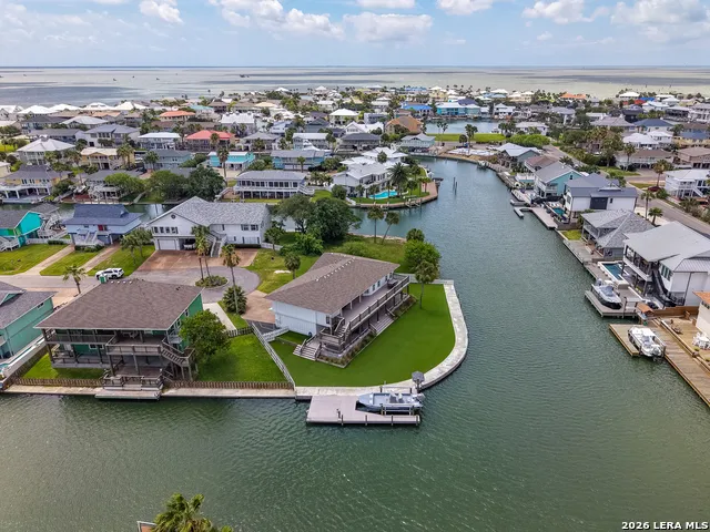 29 Whooping Crane Ln Rockport, TX 78382